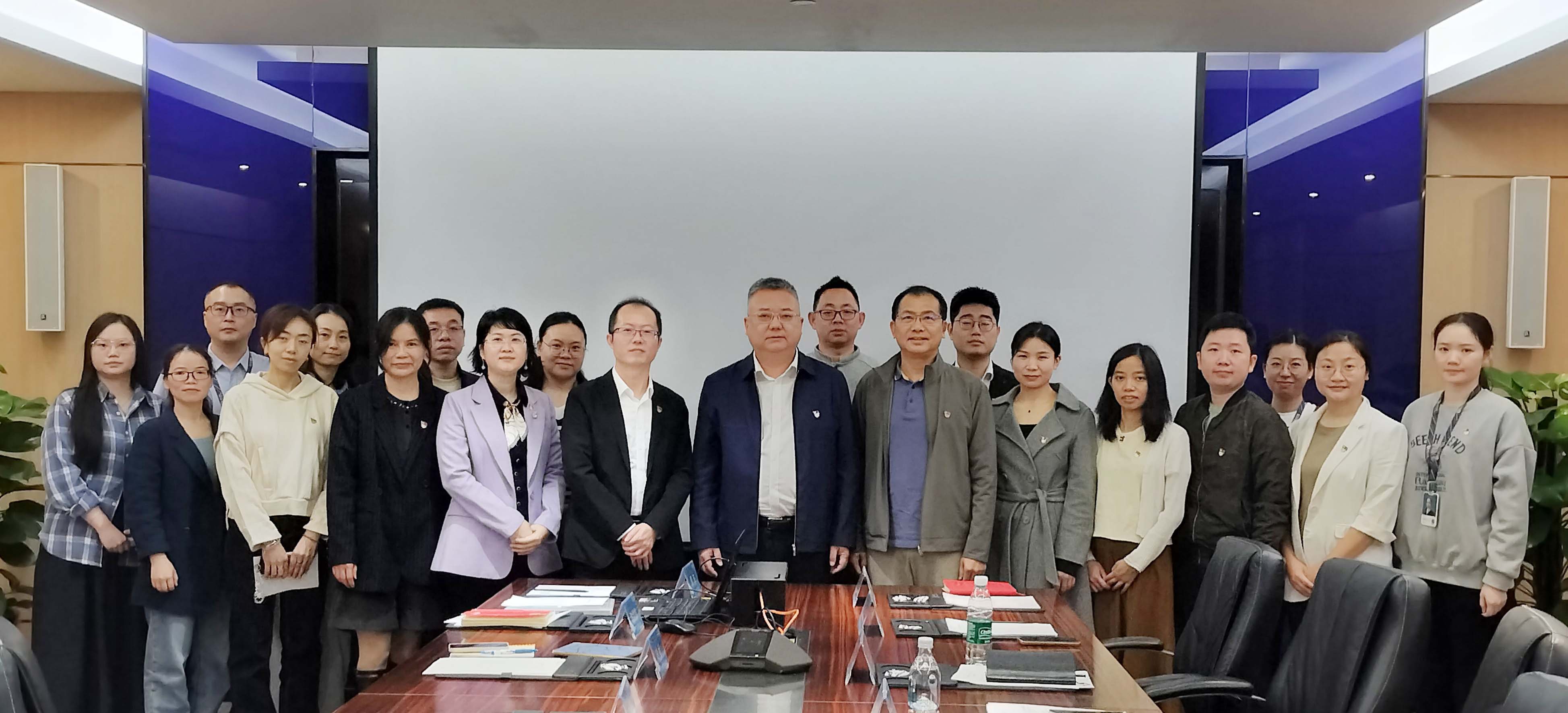 李程任深圳市jinnianhui今年会供应链股份有限公司党委书记，钟志华任党委副书记、纪委书记